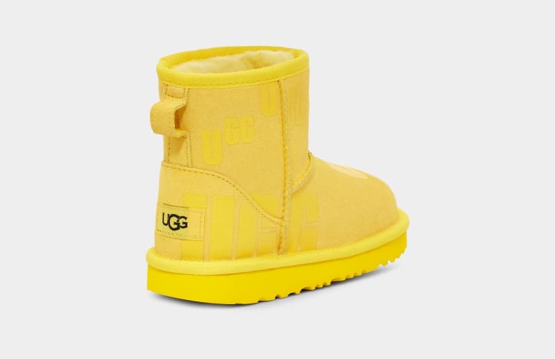 Yellow Ugg Classic Mini Scatter Graphic Kids' Boots | Saudi Arabia-0325761